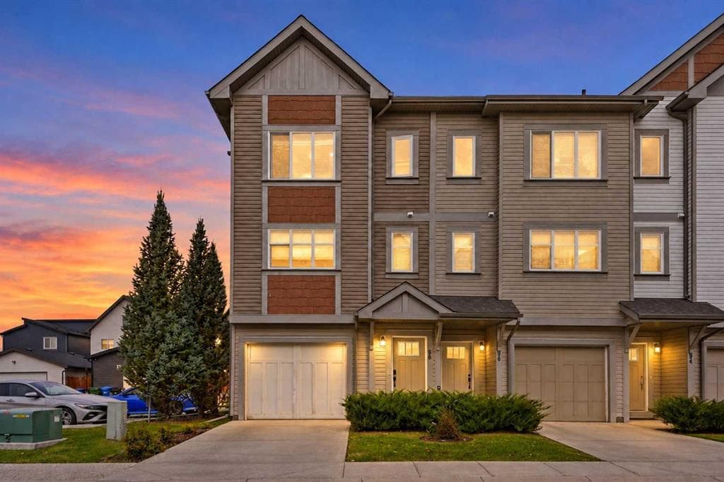 98 Copperstone Common SE — photo 1