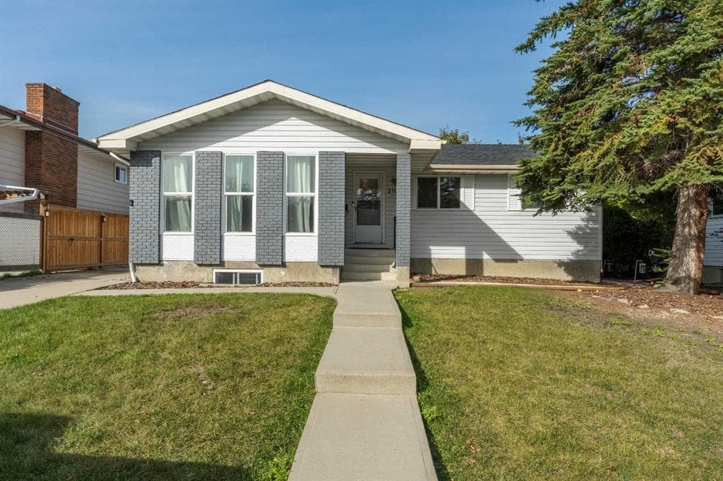 5-bed Detached for sale at 208 Woodpark Place SW, Calgary
