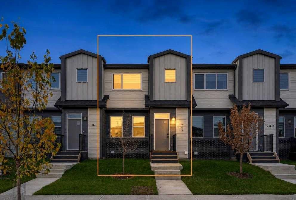 3-bed Townhouse for sale at 743 Wolf Willow Boulevard SE, Calgary