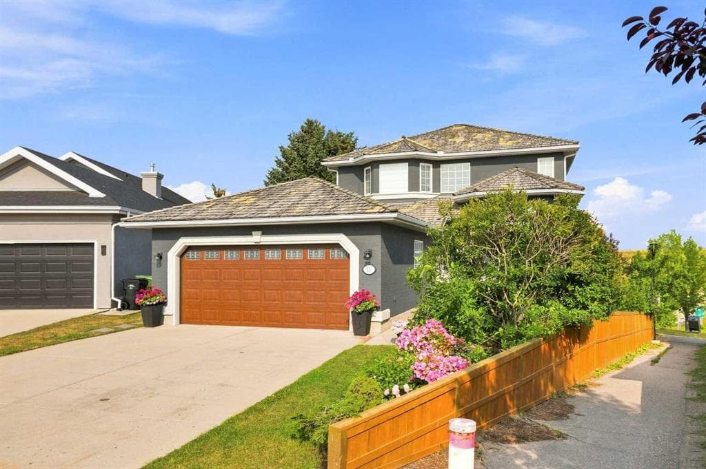 4-bed Detached for sale at 122 Sceptre Close NW, Calgary