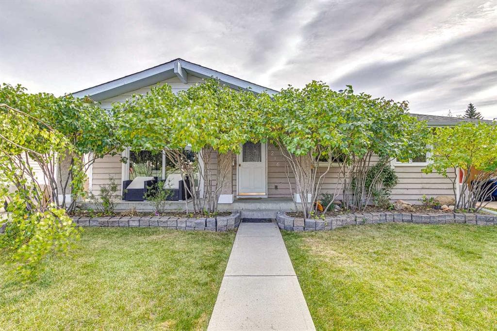 4-bed Detached for sale at 6216 Thornaby Way NW, Calgary