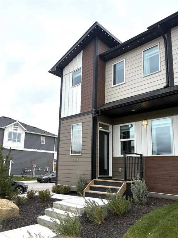 702 Wolf Willow Boulevard SE — photo 1