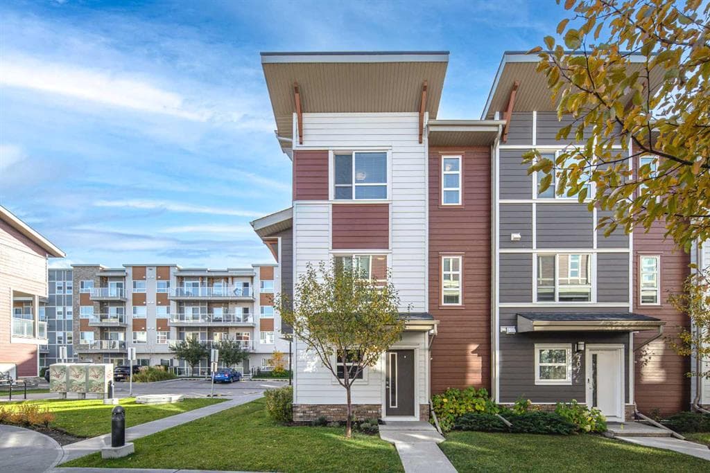 3-bed Townhouse for sale at 209 Harvest Hills Common NE, Calgary