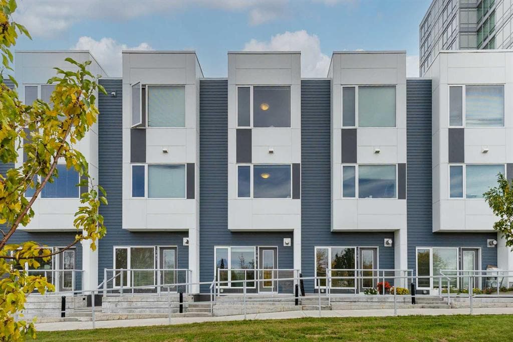 3-bed Townhouse for sale at 304, 20 Brentwood Common NW, Calgary