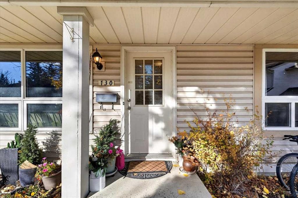 3-bed Townhouse for sale at 130 Woodmont Terrace SW, Calgary