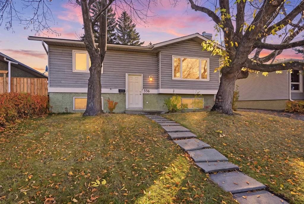 556 Lysander Drive SE — photo 1