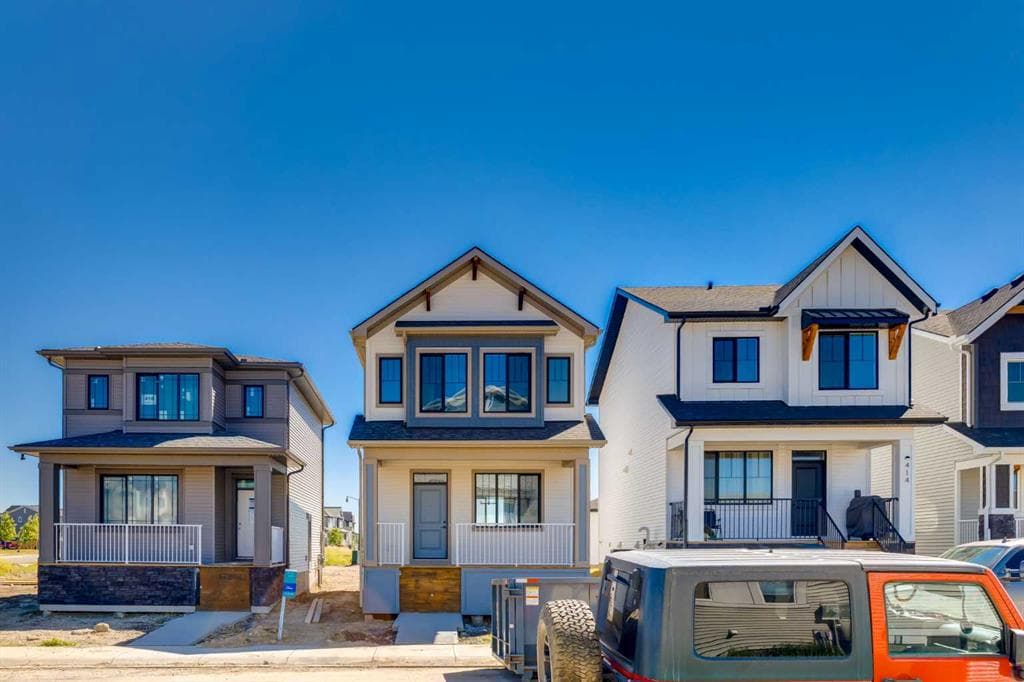 416 Montrose Crescent SE — photo 1
