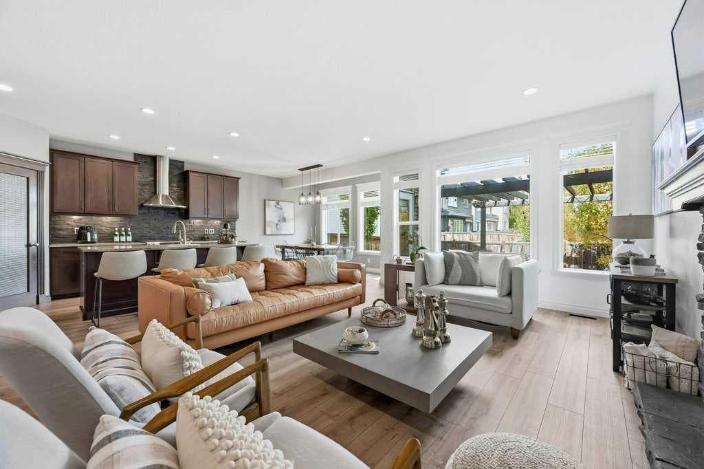 165 Aspenshire Crescent SW — photo 1