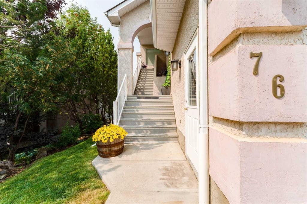 2-bed Townhouse for sale at 76 Sierra Morena Green SW, Calgary