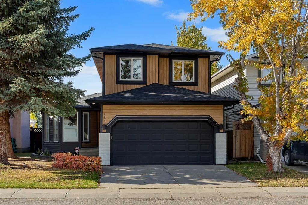 225 Riverwood Close SE — photo 1