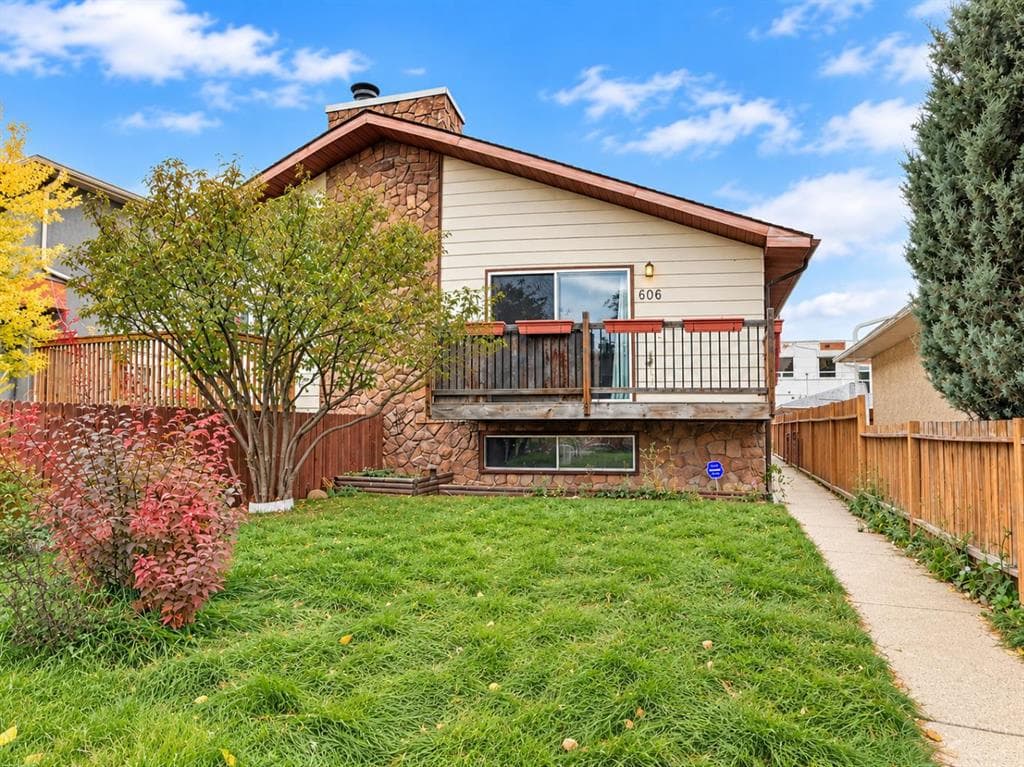 4-bed Semi-detached for sale at 606 34 Avenue NE, Calgary