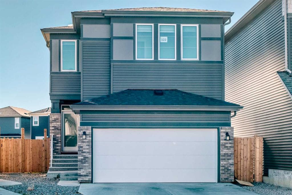 122 belmont Crescent SW — photo 1