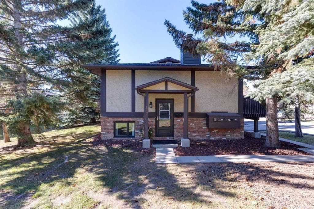 2-bed Townhouse for sale at 117 Storybook Terrace NW, Calgary