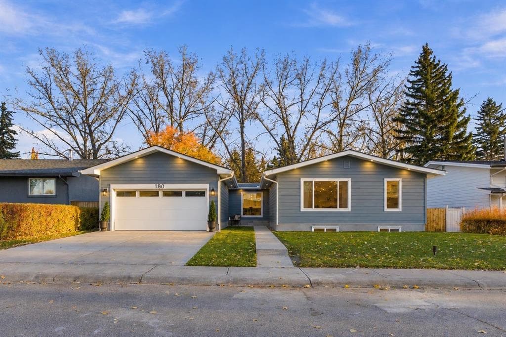 180 Maple Court Crescent SE — photo 1