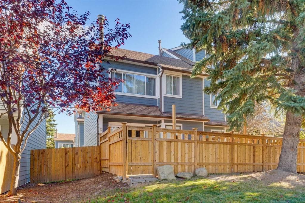 2-bed Townhouse for sale at 6, 208 Grier Terrace NE, Calgary