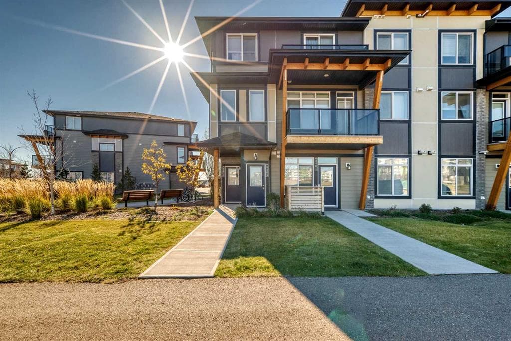 3-bed Townhouse for sale at 4405 Seton Drive SE, Calgary