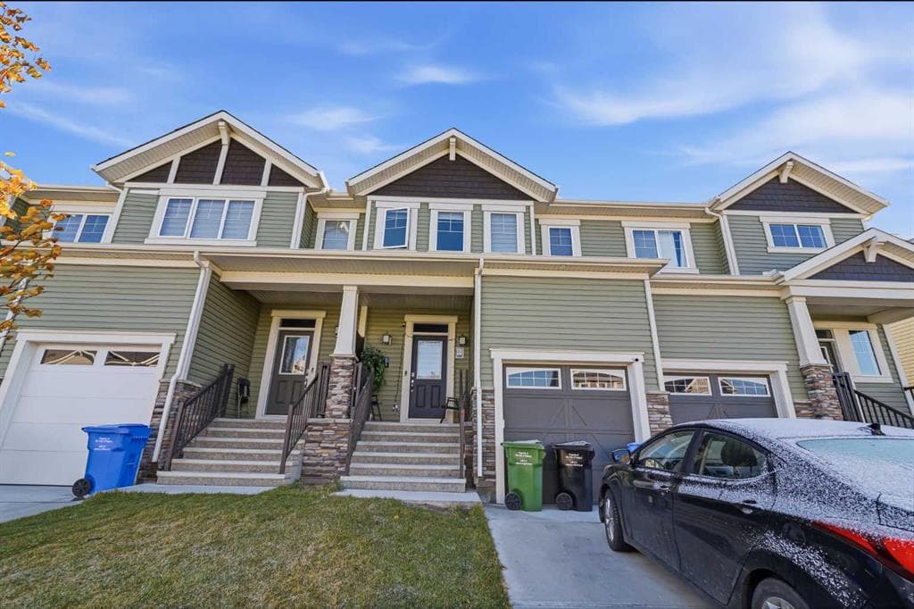 5-bed Townhouse for sale at 124 Cityline Square NE, Calgary
