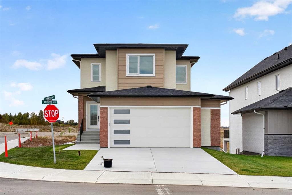 4-bed Detached for sale at 3 Lakewood Way, Strathmore