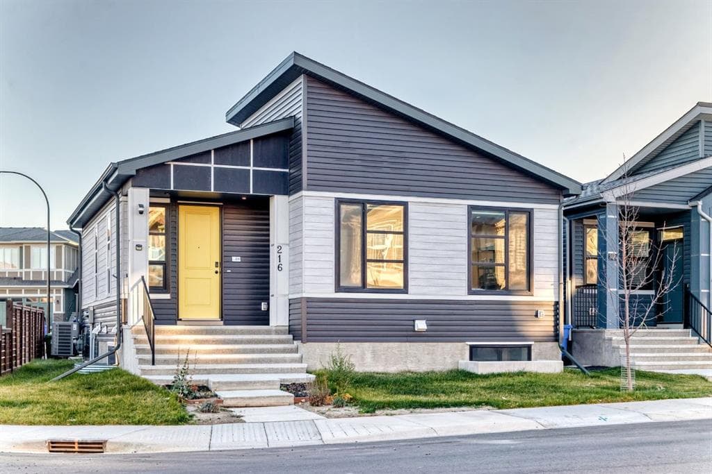 216 Lucas Place NW — photo 1