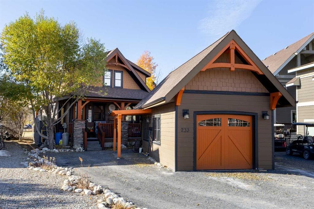 233 Cottage Club Crescent — photo 1