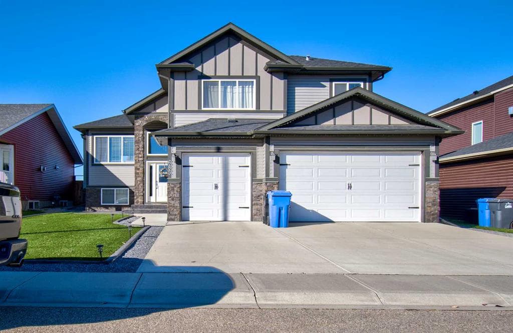 685 West Highland Crescent — photo 1