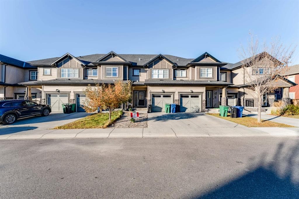 230 Hillcrest Square SW — photo 1