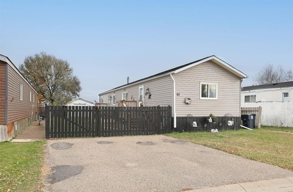 97 Meadow Lake Close E — photo 1