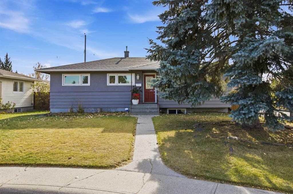 4-bed Detached for sale at 31 Hoover Place SW, Calgary