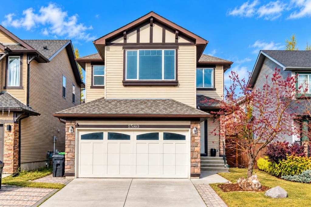 1580 New Brighton Drive SE — photo 1