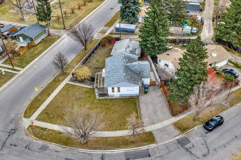 8528 Bowglen Road NW — photo 1