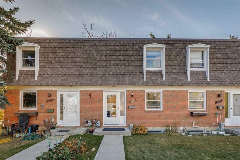 2-bed Townhouse for sale at 34, 330 Canterbury Drive SW, Calgary