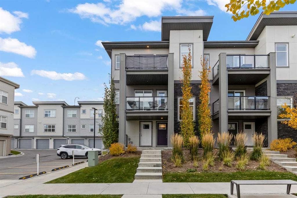 2-bed Townhouse for sale at 122 Spring Creek Common SW, Calgary