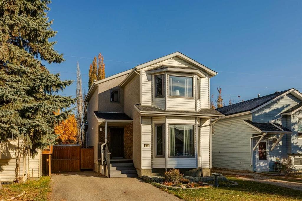 3-bed Detached for sale at 17 Shawglen Court SW, Calgary