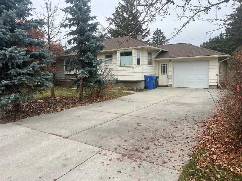 3-bed Detached for sale at 930 8 Street SW, High River