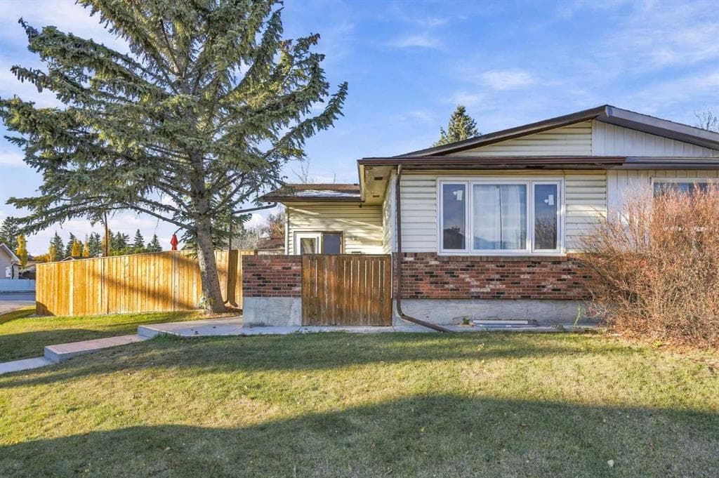 4-bed Semi-detached for sale at 152 Rundleson Place NE, Calgary