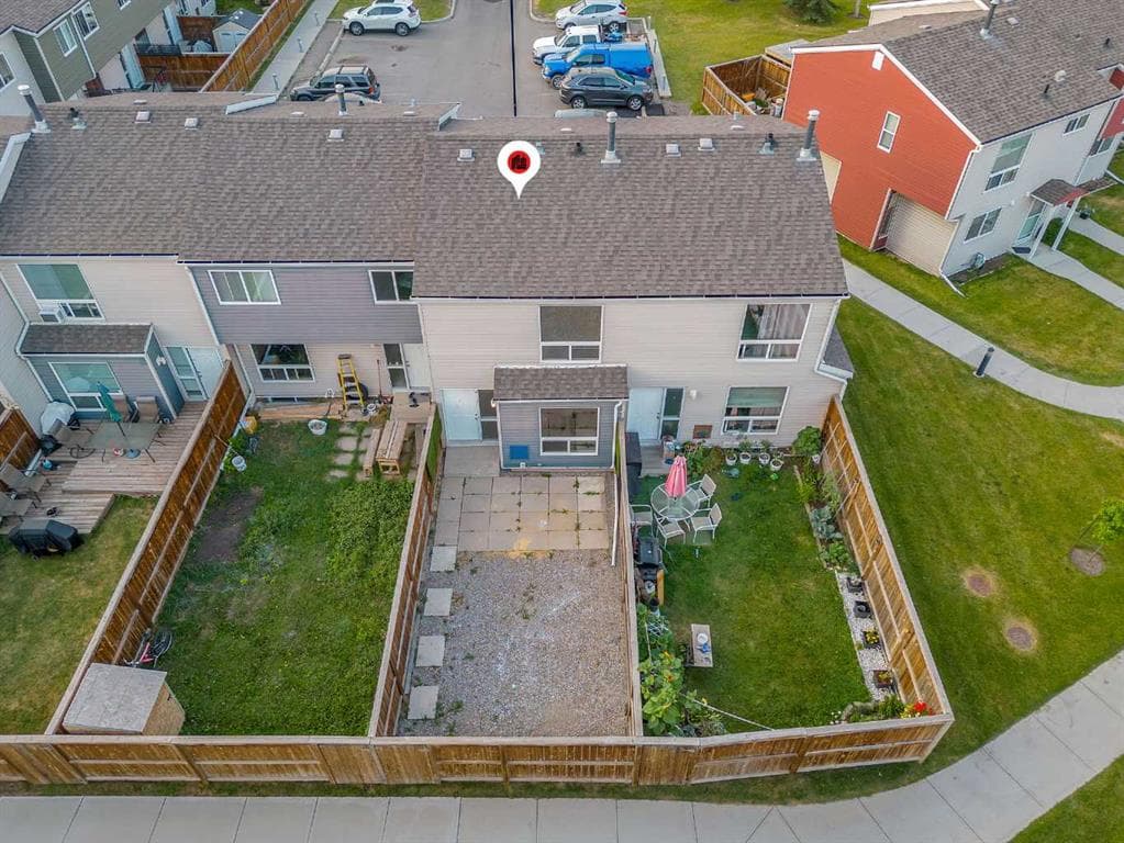2-bed Townhouse for sale at 33, 5425 Pensacola Crescent SE, Calgary