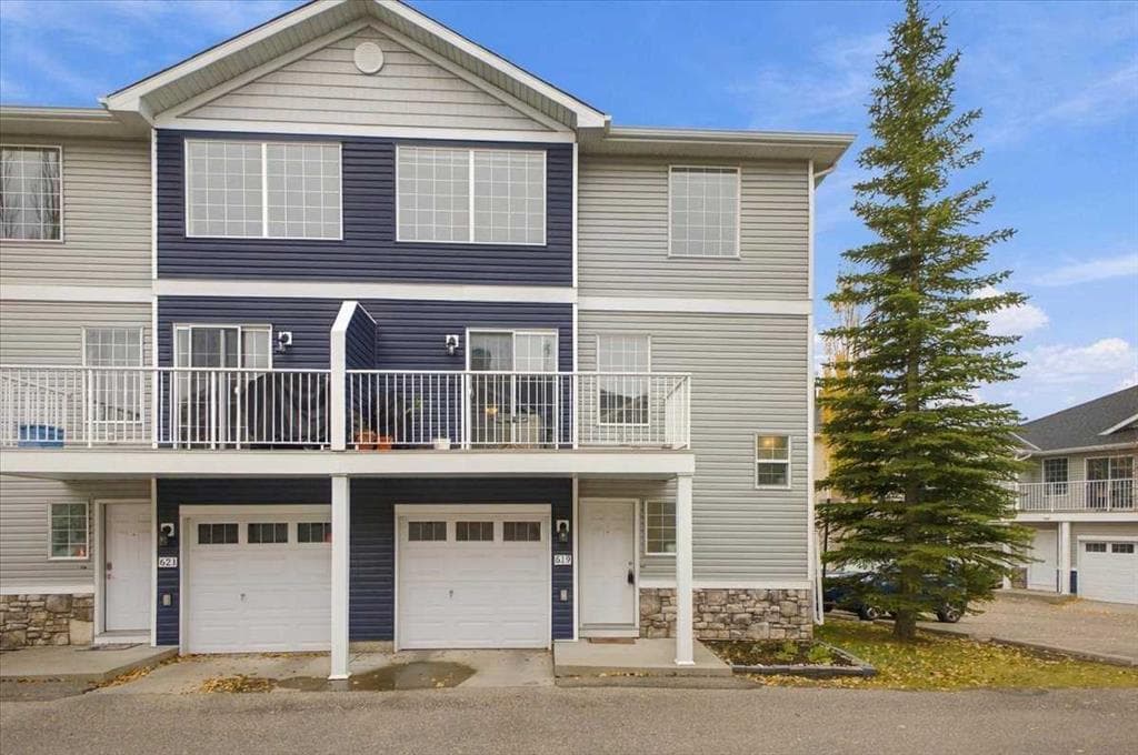 2-bed Townhouse for sale at 619 Country Village Cape NE, Calgary