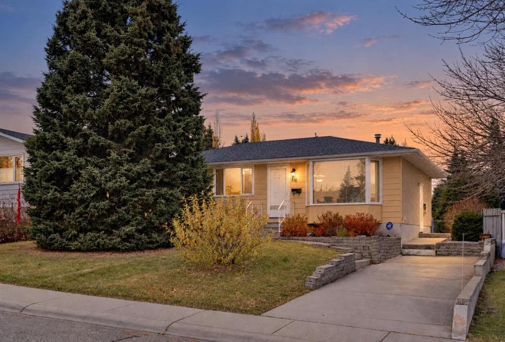 4-bed Detached for sale at 616 Hunts Crescent NW, Calgary