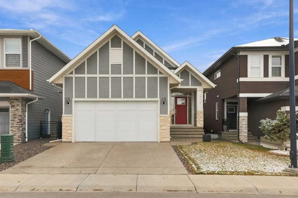 218 Cranbrook Park SE — photo 1