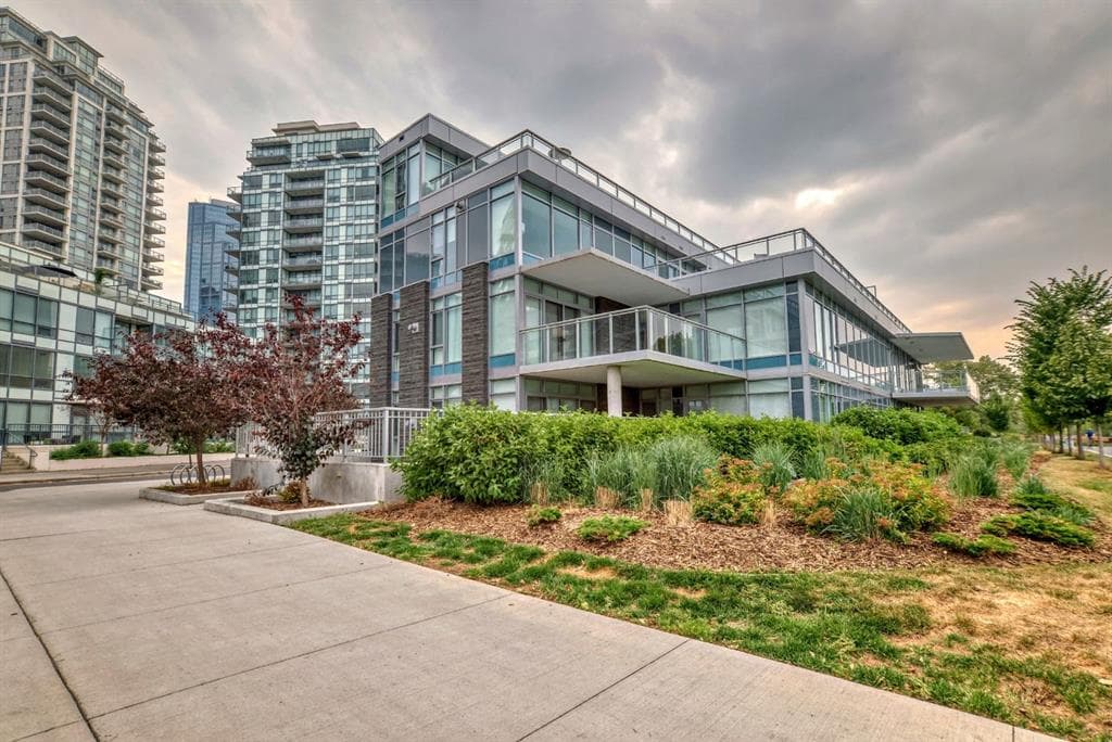 102, 88 Waterfront Mews SW — photo 1