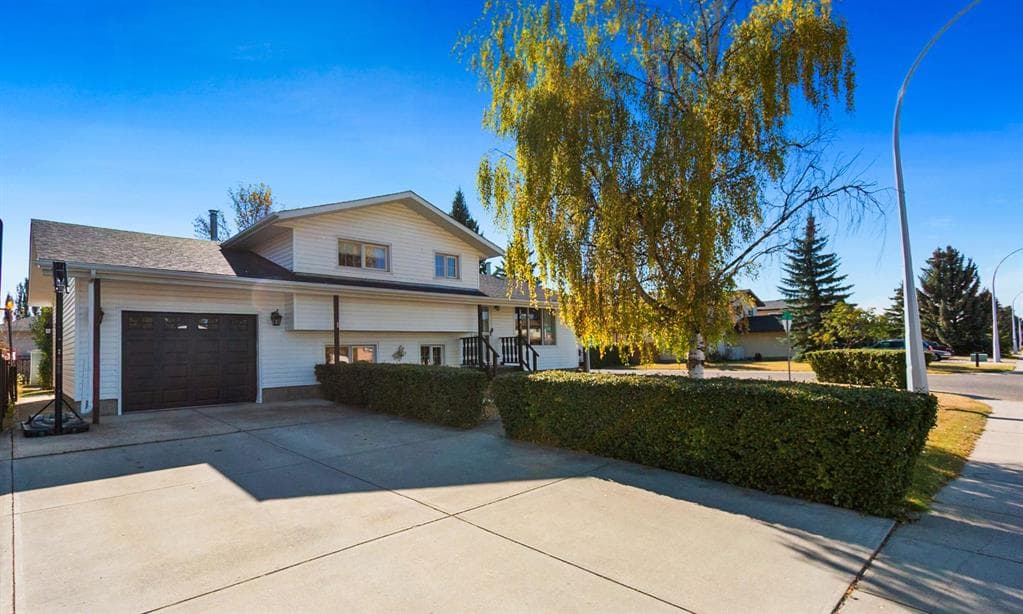 5445 56 Street — photo 1