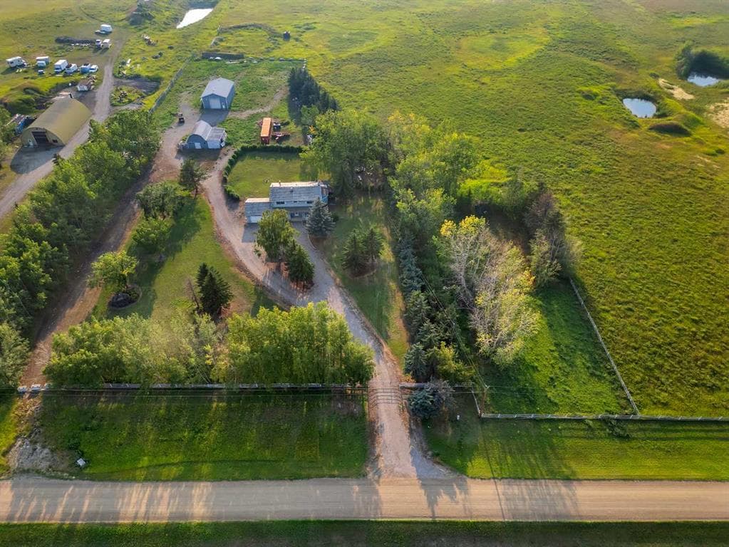 233081 Glenmore View Road — photo 1