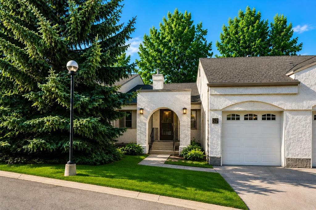 3-bed Townhouse for sale at 52 Sandarac Circle NW, Calgary