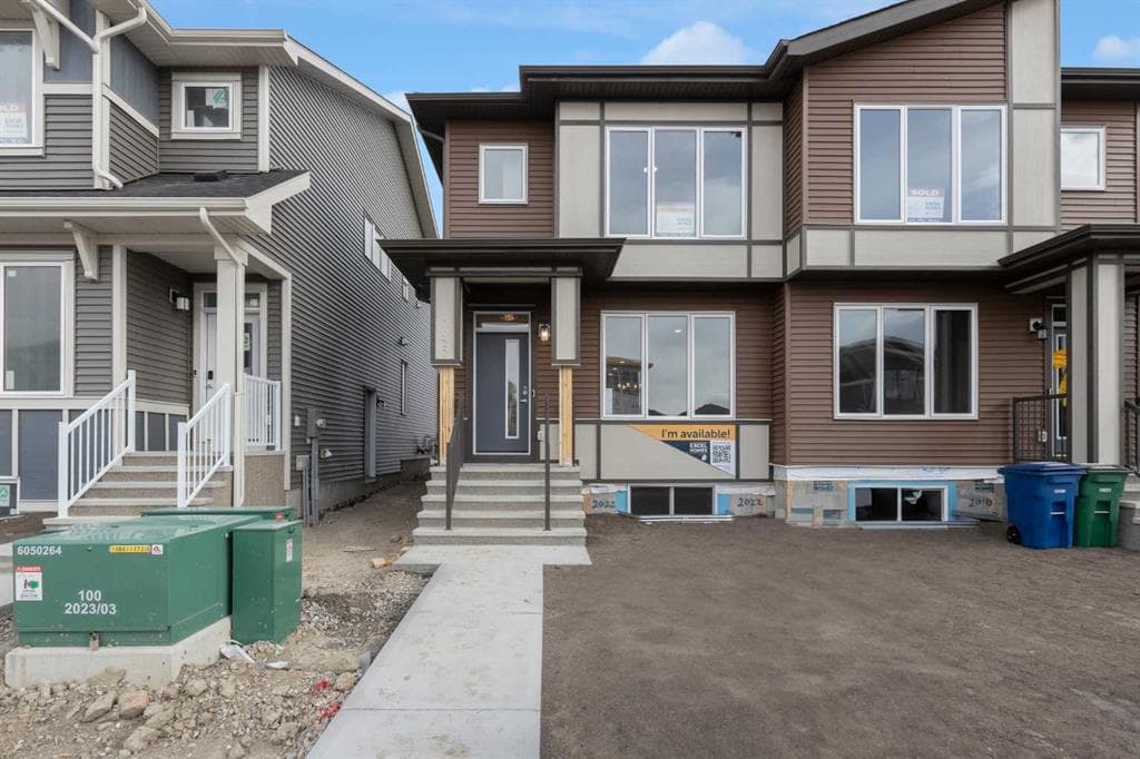 2022 Cobblebrook Crescent SW — photo 1