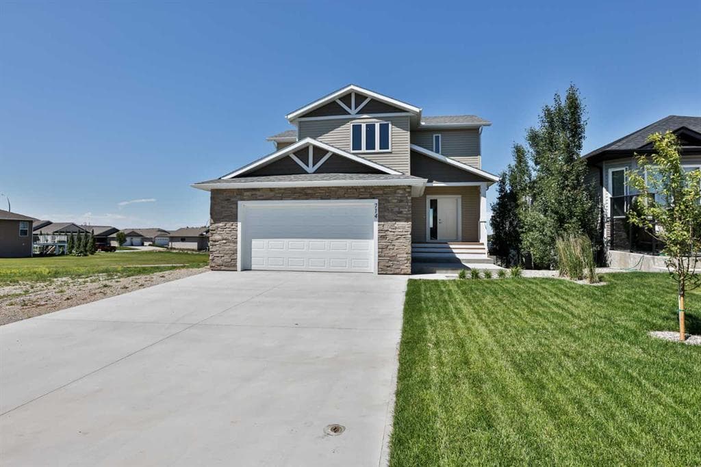 714 Fairways Drive — photo 1