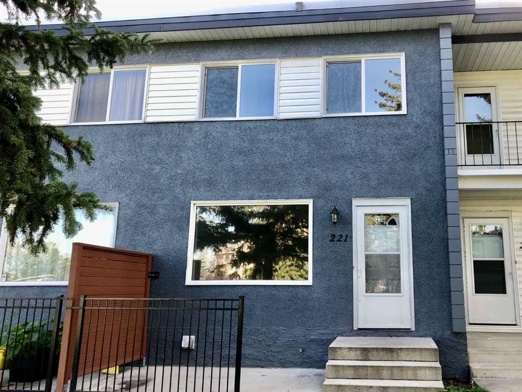 3-bed Townhouse for sale at 221, 2211 19 Street NE, Calgary