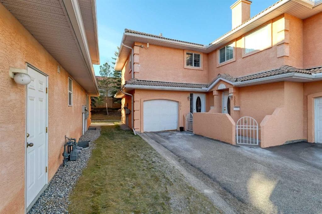 2-bed Townhouse for sale at 501 Coral Cove NE, Calgary