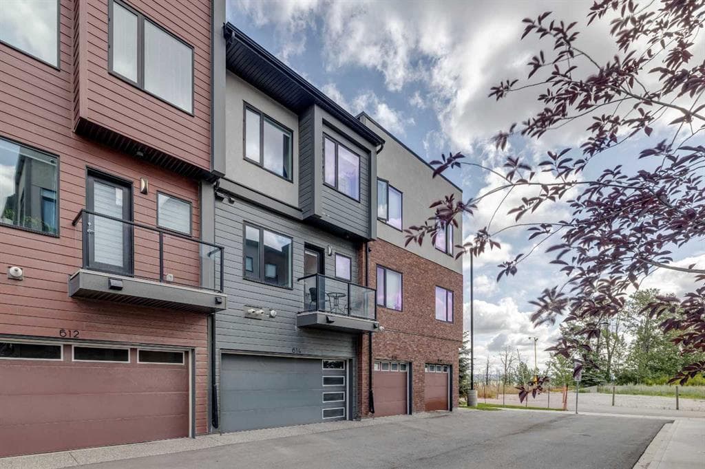 614 Greenbriar Common NW — photo 1