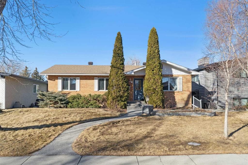 4-bed Detached for sale at 34 Rosery Drive NW, Calgary