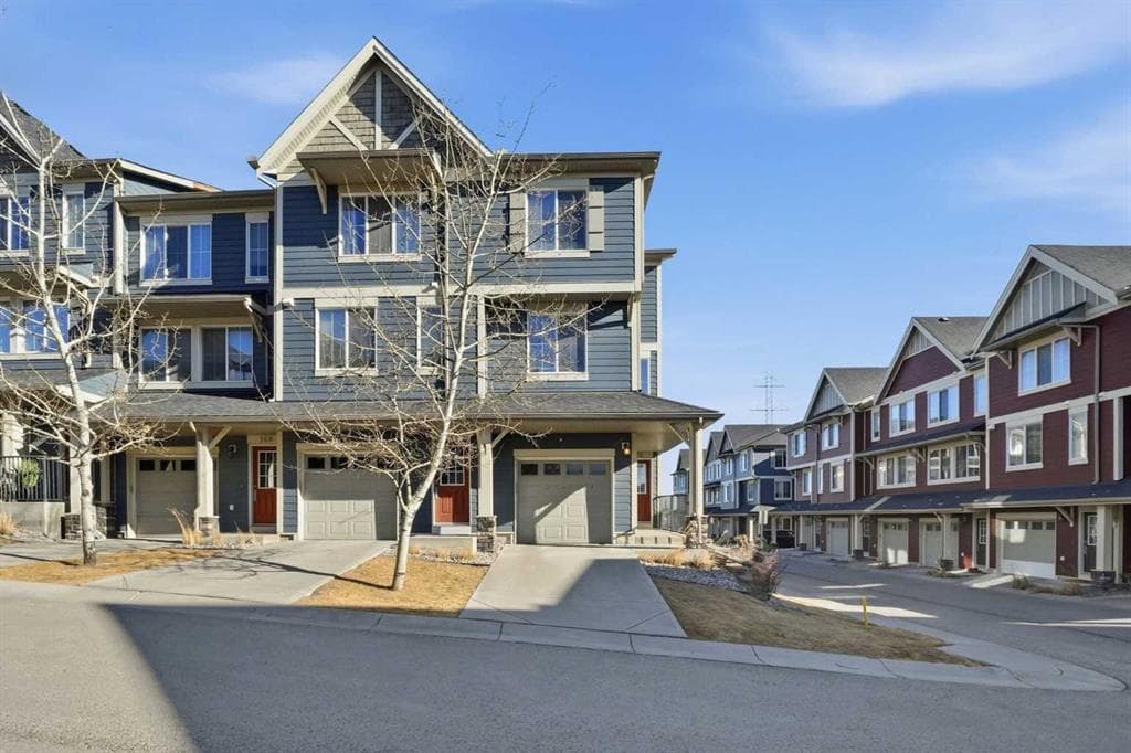 176 Evansview Gardens NW — photo 1
